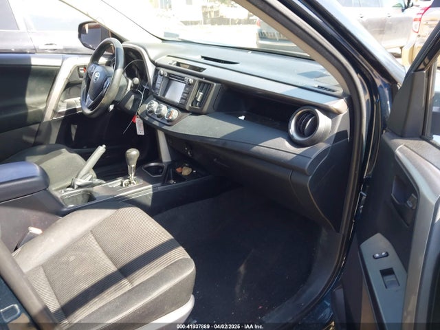JTMBFREV9JJ739024 Toyota RAV4 LE