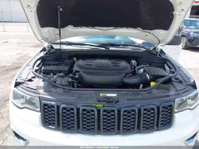 1C4RJEAG0JC275395 Jeep Grand Cherokee Laredo E 4x2
