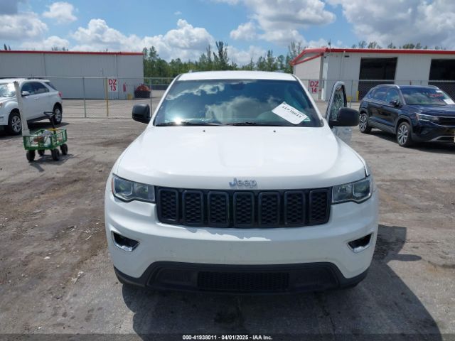 1C4RJEAG0JC275395 Jeep Grand Cherokee Laredo E 4x2