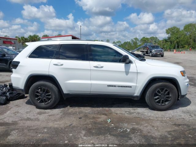 1C4RJEAG0JC275395 Jeep Grand Cherokee Laredo E 4x2