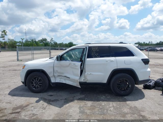 1C4RJEAG0JC275395 Jeep Grand Cherokee Laredo E 4x2