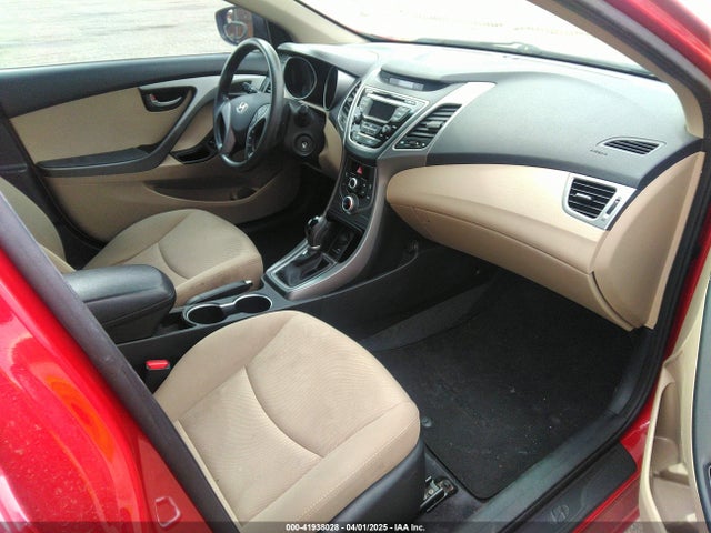 KMHDH4AE5FU223739 Hyundai ELANTRA SE