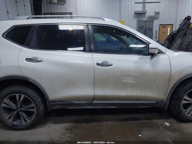 JN8AT2MV9HW022363 Nissan Rogue Sl