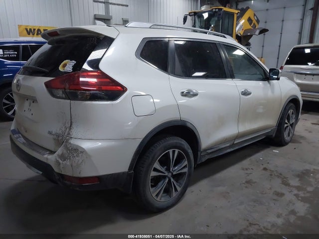 JN8AT2MV9HW022363 Nissan Rogue Sl