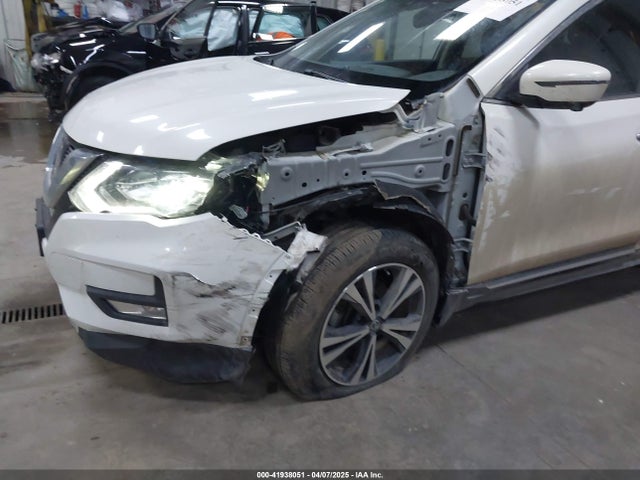 JN8AT2MV9HW022363 Nissan Rogue Sl