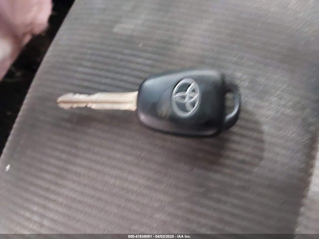 JTDKDTB33F1584015 Toyota Prius C Two