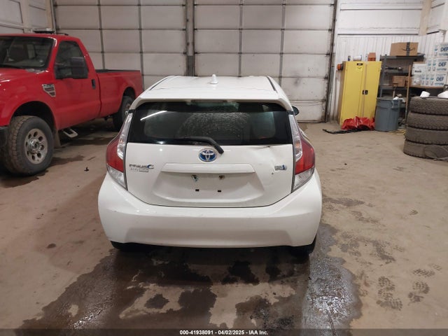 JTDKDTB33F1584015 Toyota Prius C Two