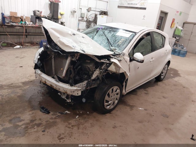 JTDKDTB33F1584015 Toyota Prius C Two