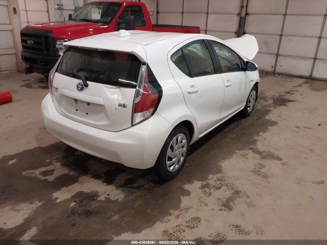 JTDKDTB33F1584015 Toyota Prius C Two
