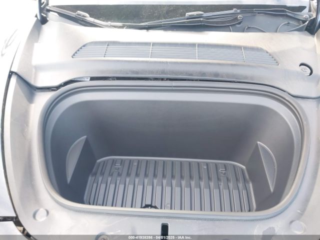 7SAYGDEE7RF117702 Tesla Model Y