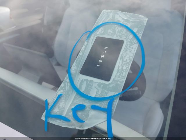 7SAYGDEE7RF117702 Tesla Model Y