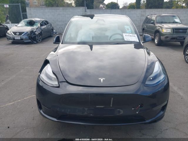7SAYGDEE7RF117702 Tesla Model Y