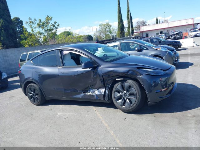 7SAYGDEE7RF117702 Tesla Model Y