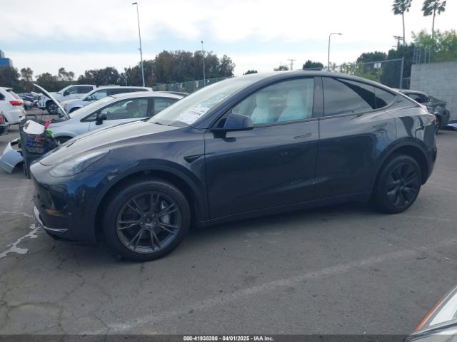 7SAYGDEE7RF117702 Tesla Model Y