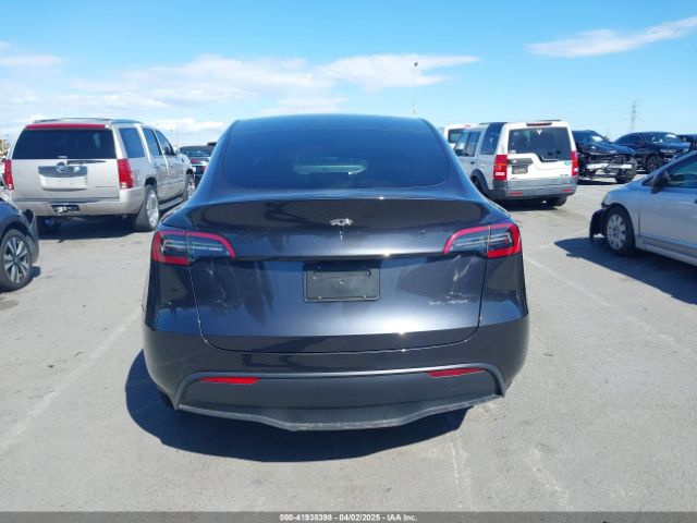 7SAYGDEE7RF117702 Tesla Model Y