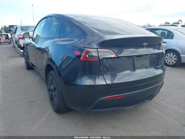 7SAYGDEE7RF117702 Tesla Model Y
