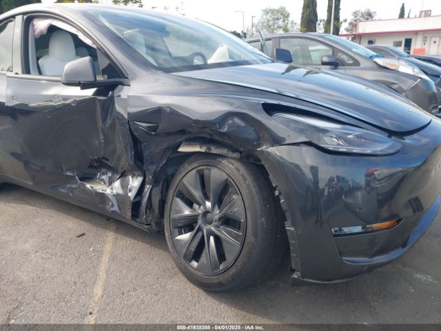 7SAYGDEE7RF117702 Tesla Model Y
