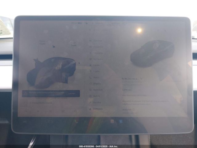 7SAYGDEE7RF117702 Tesla Model Y