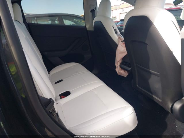 7SAYGDEE7RF117702 Tesla Model Y