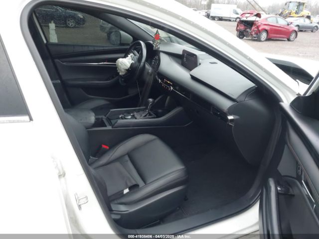 JM1BPALM7P1604061 Mazda MAZDA3
