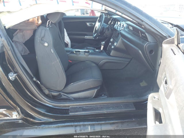 1FA6P8AM0H5272817 Ford Mustang V6
