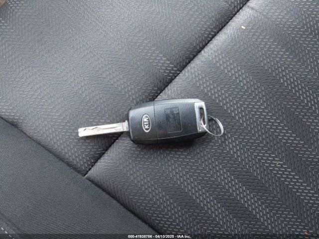 KNDPMCAC8H7173202 KIA Sportage Lx