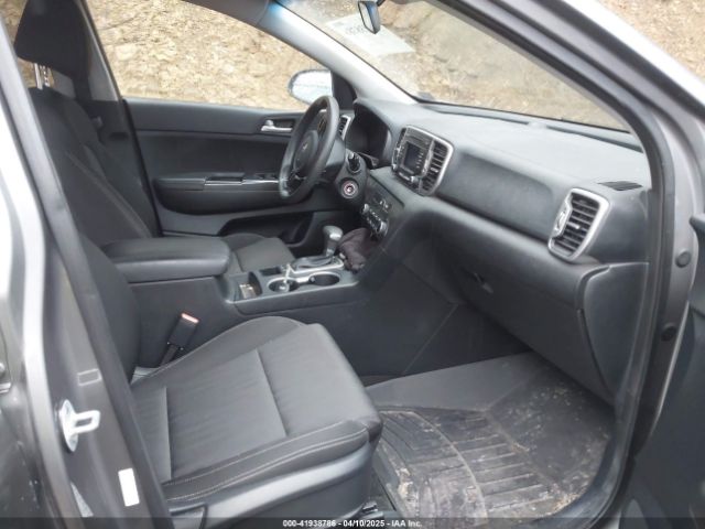 KNDPMCAC8H7173202 KIA Sportage Lx
