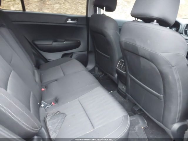 KNDPMCAC8H7173202 KIA Sportage Lx