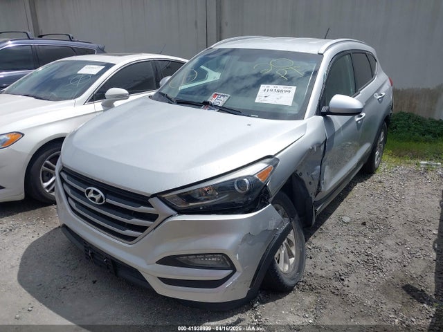 Hyundai TUCSON SE 2017 KM8J33A48HU355593 Image 2