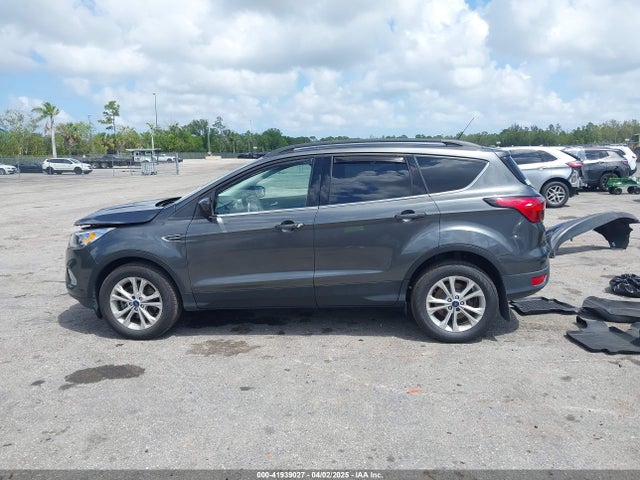 1FMCU9HD5KUA84790 Ford ESCAPE SEL