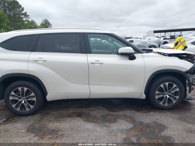 Toyota Highlander Xle 2021 5TDGZRAH2MS525867 Image 14
