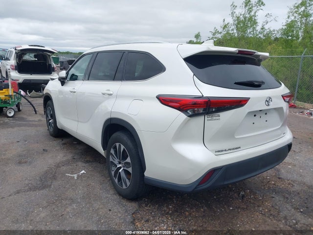 Toyota Highlander Xle 2021 5TDGZRAH2MS525867 Image 3