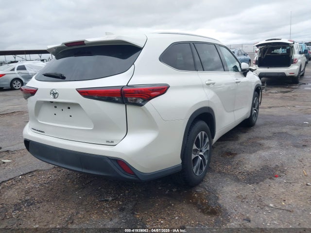 Toyota Highlander Xle 2021 5TDGZRAH2MS525867 Image 4