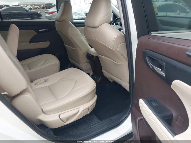 Toyota Highlander Xle 2021 5TDGZRAH2MS525867 Image 8