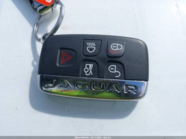 SAJAJ4BV8HA966475 Jaguar Xe 35t Premium