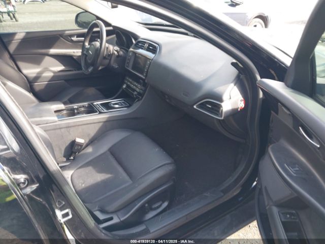 SAJAJ4BV8HA966475 Jaguar Xe 35t Premium