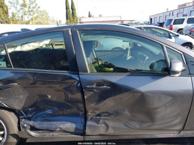 JTDKARFU8K3099401 Toyota Prius Le