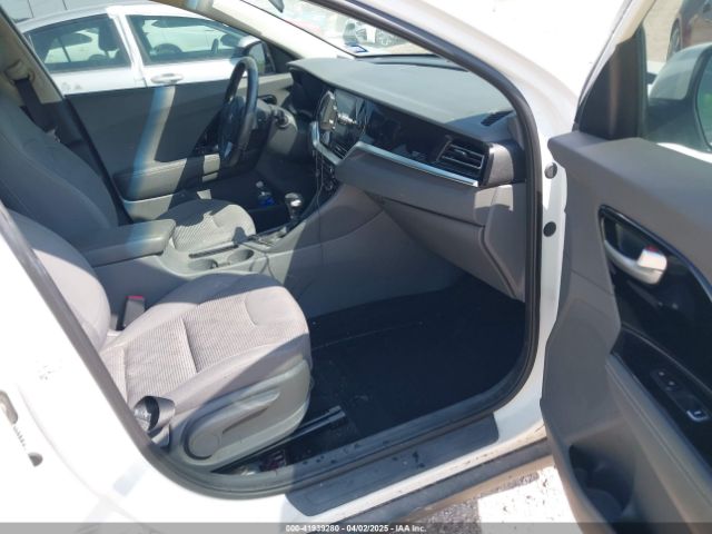 KNDCB3LCXL5400184 KIA Niro Lxs