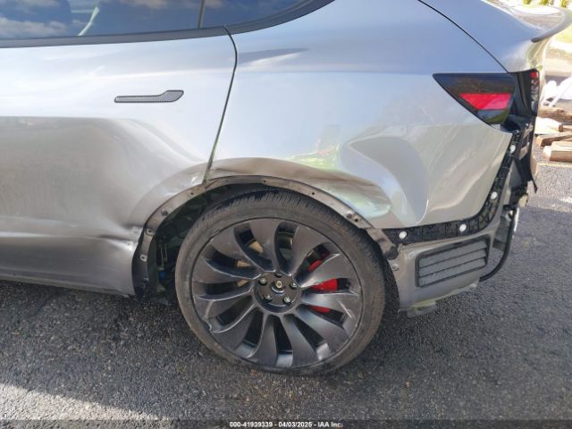 7SAYGDEF5RA322392 Tesla Model Y Performance Dual Motor All-wheel Drive