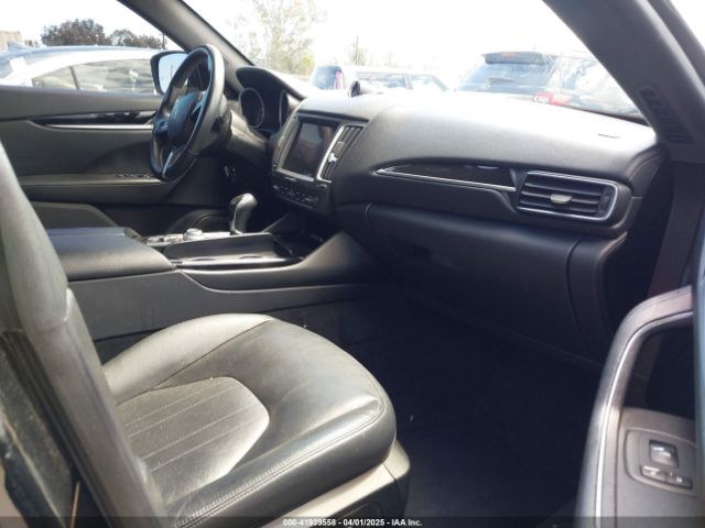 2018 MASERATI LEVANTE ZN661XUAXJX301224 Photo 4