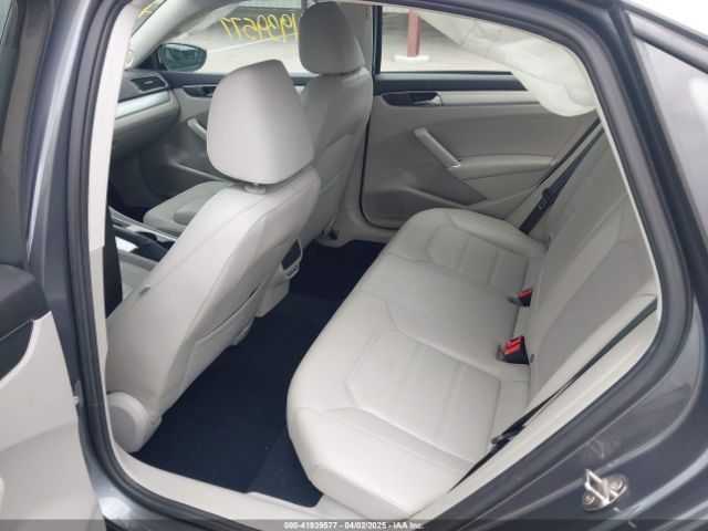 1VWLA7A33KC006305 Volkswagen Passat 2.0t Wolfsburg Edition