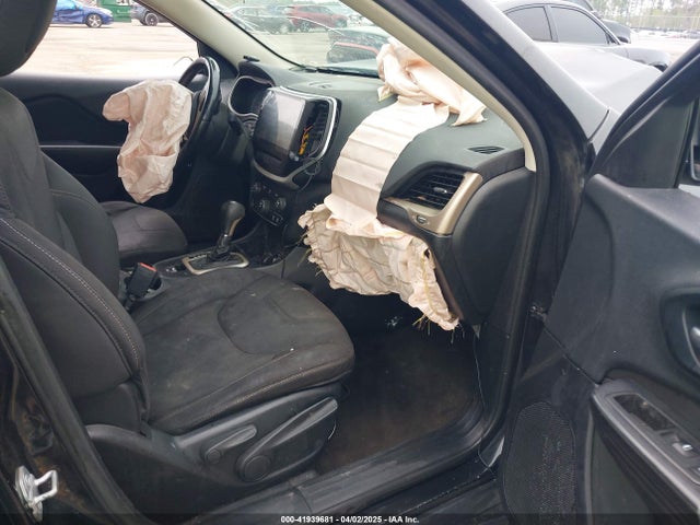 1C4PJLCB9FW737360 Jeep Cherokee Latitude