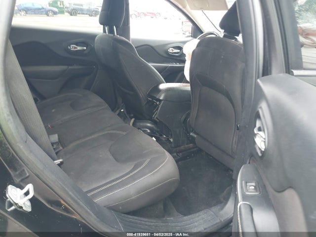 1C4PJLCB9FW737360 Jeep Cherokee Latitude