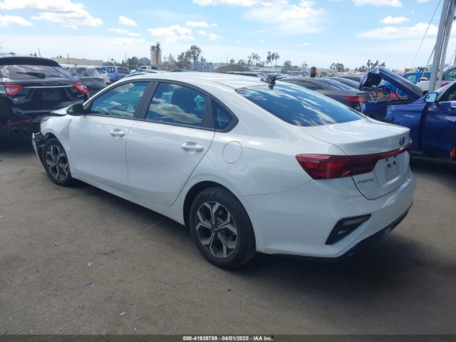 3KPF24AD2ME300889 KIA Forte Lxs