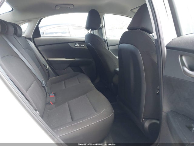 3KPF24AD2ME300889 KIA Forte Lxs