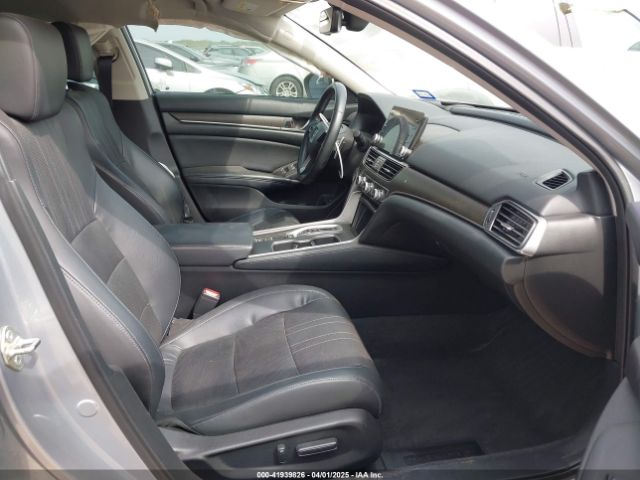 1HGCV2F92JA049925 Honda Accord Touring 2.0t