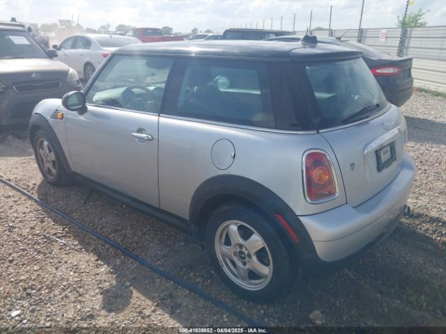 2008 MINI COOPER WMWMF33578TU68033 Photo 2
