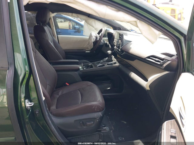 5TDERKEC3PS179779 Toyota Sienna Platinum