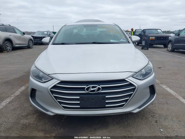 Hyundai ELANTRA SE 2018 5NPD74LF2JH284319 Image 12