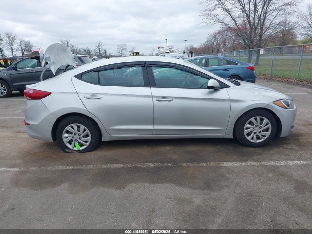 Hyundai ELANTRA SE 2018 5NPD74LF2JH284319 Image 13